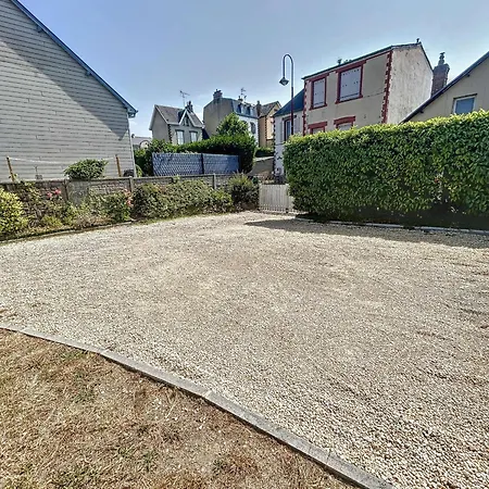 Maison De Avec Jardin Clos A 250m Des Commerces Et Proche De La Mer - Fr-1-361-358 *