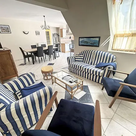 Holiday home Maison De Avec Jardin Clos A 250m Des Commerces Et Proche De La Mer - Fr-1-361-358 Saint-Pair-sur-Mer